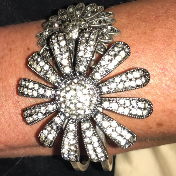 Vintage Rhinestone Starburst Bracelet - Picture 2 of 8